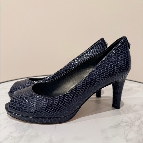 Stuart Weitzman Navy Peep Toe Heels – Size 8W - Picture 3 of 11